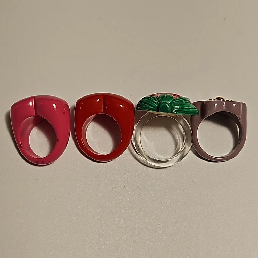 Plastic Ring Bundle - Picture 2 of 7